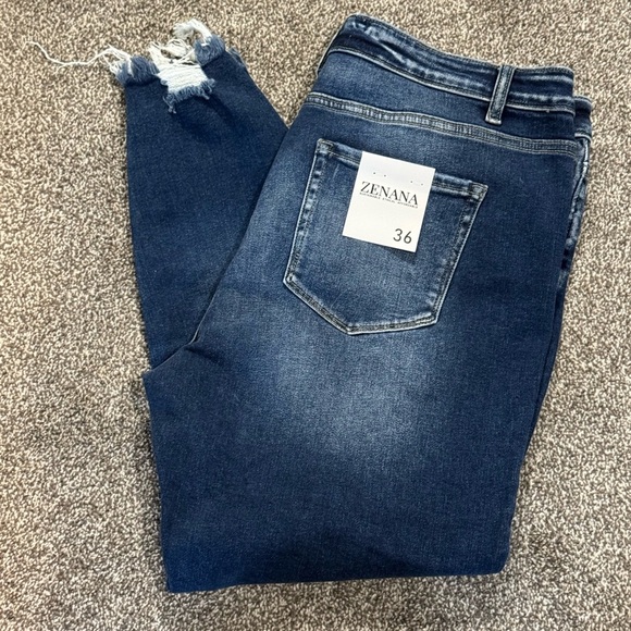 Zenana Button Fly Dark Wash Raw Hem Skinny Jeans – Size 36 NWT - Picture 1 of 6